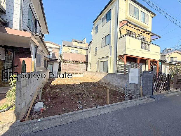 【現地写真】LDKゆとりの14.58帖！収納付きの居室が3部屋！2階と3階に南向きのバルコニーがございます！カースペースは大切なお車を雨風から守ってくれるビルトインガレージ！システムキッチンには嬉しい食洗機付き！