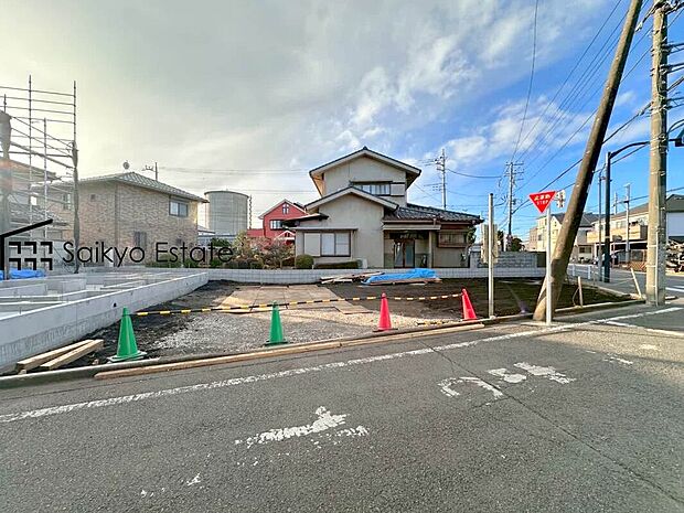 【現地写真】16帖以上の広々LDKに居室が3～4部屋の多彩な間取りプラン！全棟カースペースございます！1号棟はビルトインガレージ付き！