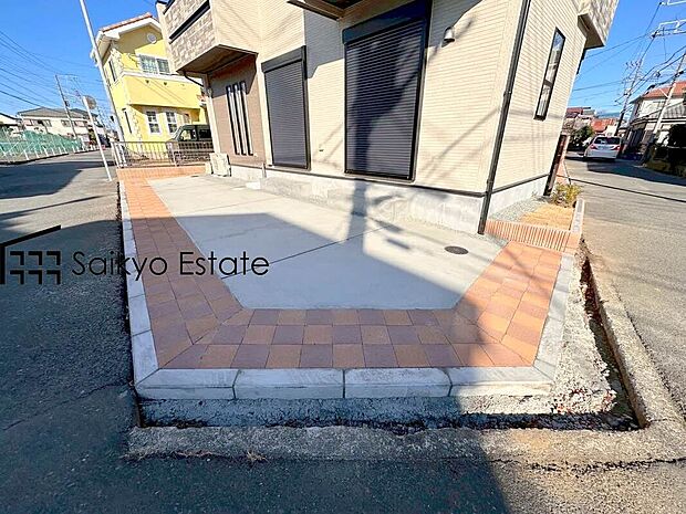 【カースペース】駐車スペースは2台可能です!来客時などに便利な他、セカンドカーをお持ちの方、購入をご検討の方は必見です!