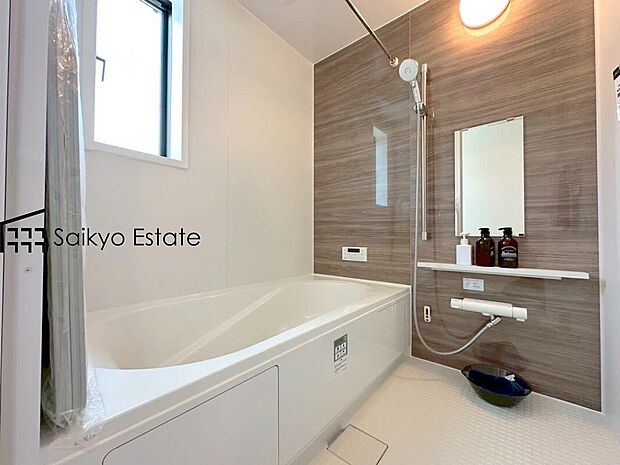 【浴室【施工例】】一日の疲れを癒してくれる一坪タイプの広々バスルーム♪雨の日のお洗濯にも大活躍な浴室暖房乾燥機付きです!