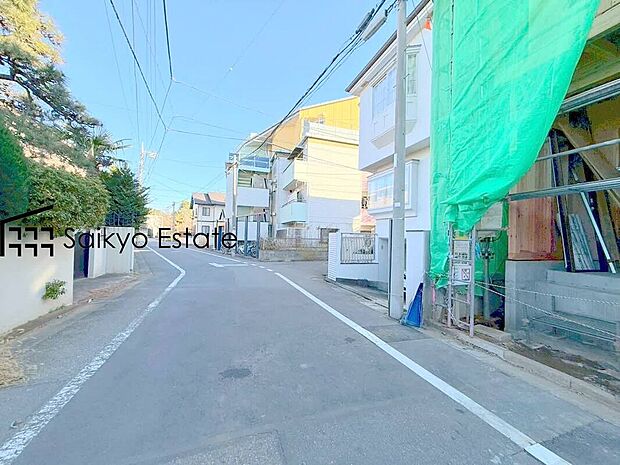【前面道路】交通量の少ない前面道路ですので、小さなお子様がおられるご家庭でも安心してお住まいいただけます。