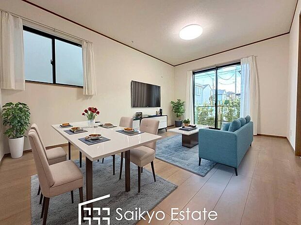 【リビング【施工例】】開口部の大きな窓!陽当り良好なリビングです。うれしい床暖房完備で寒い季節も足元から暖めてくれます!