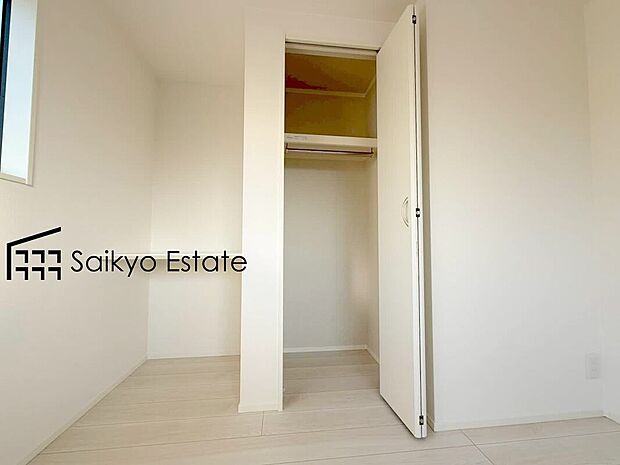 【収納】各居室に収納を設けておりますので、衣類の他にもカバンや小物など何でも収納して、居室の全空間を有効活用できます♪