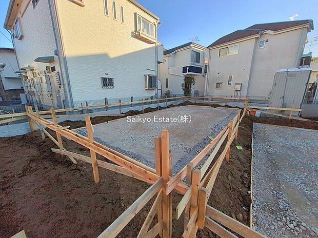 【現地写真】小学校まで徒歩約10分でお子様が無理なく通える距離です。保育園や幼稚園も近くに多数あり、子育てファミリーには嬉しい環境です！