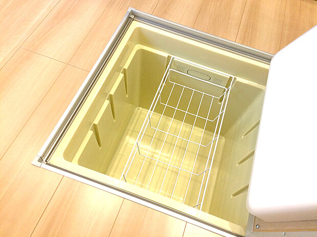 【【床下収納】】日用品のストックや、使用頻度の低い物などを収納するのに便利なスペースです。