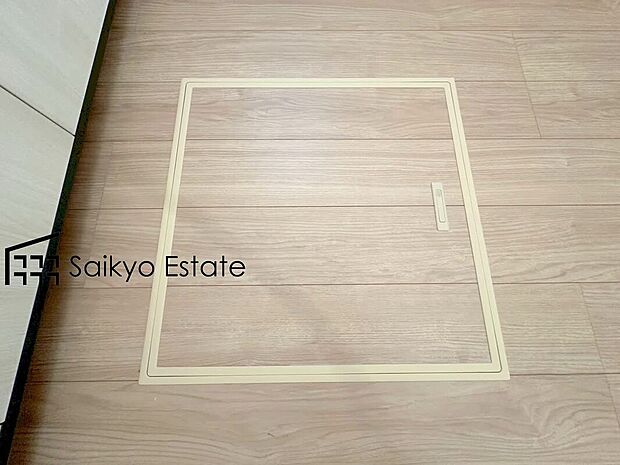 【床下収納】「床下収納」はストックの食材や普段使わない調理器具・食器などを管理しやすく収納できます。
