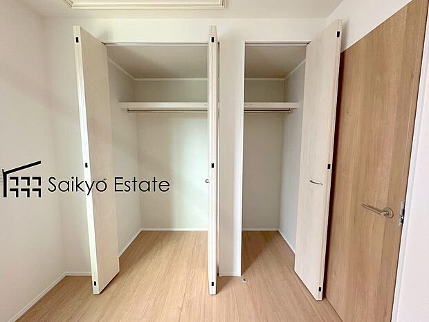 【収納】各居室に収納を設けておりますので、衣類の他にもカバンや小物など何でも収納して、居室の全空間を有効活用できます♪
