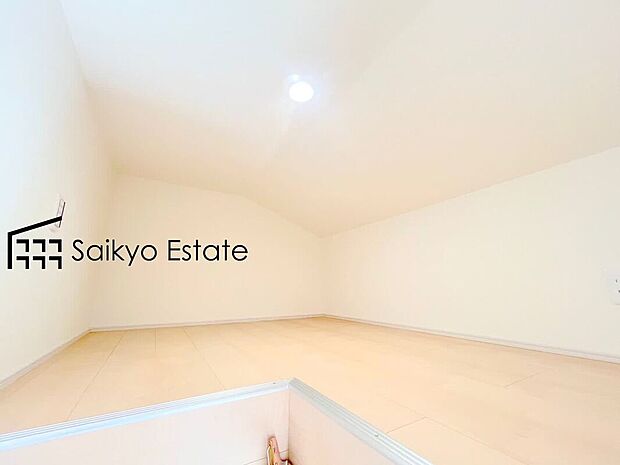 【ロフト【施工例】】ロフトは季節物や使用頻度の低い物の収納に重宝いたします。人目につかない空間なので、お好きなように物を保管できる便利なスペースです！