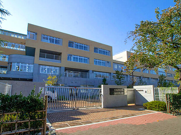 世田谷区立芦花中学校（約210m）