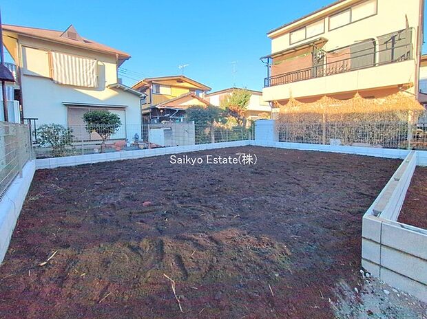 【現地写真（2号棟）】小学校まで徒歩約3分、中学校まで徒歩約9分でお子様が無理なく通える距離です。保育園や幼稚園も近くに多数あり、子育てファミリーには嬉しい環境です！