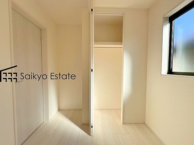 【収納】各居室に収納を設けておりますので、衣類の他にもカバンや小物など何でも収納して、居室の全空間を有効活用できます♪