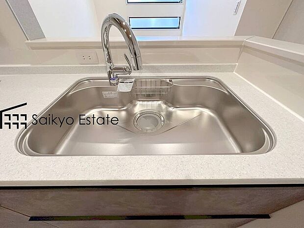 【【浄水器】】浄水器をスリムに内蔵したハンドシャワー式の水栓金具です。シンクもスッキリ！