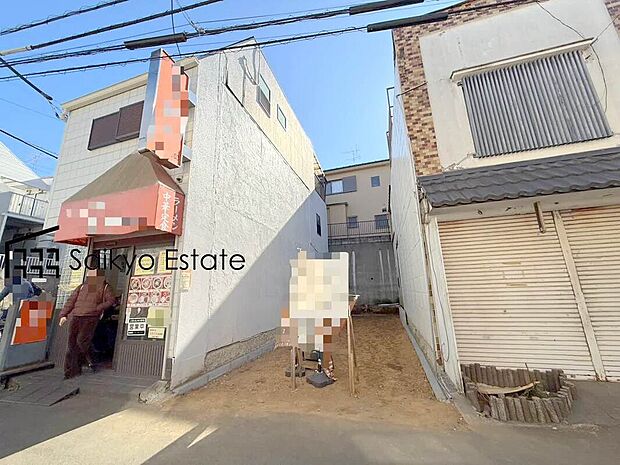 【前面道路を含む現地写真】小学校まで徒歩約5分、中学校まで徒歩約10分でお子様が無理なく通える距離です。保育園や幼稚園も近くにあり、子育てファミリーには嬉しい環境です！