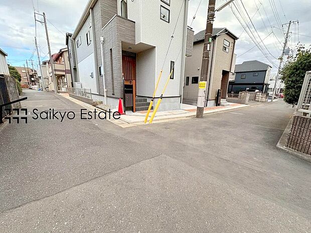 【前面道路】交通量の少ない前面道路ですので、小さなお子様がおられるご家庭でも安心してお住まいいただけます。