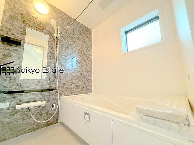 【浴室【施工例】】一日の疲れを癒してくれる一坪タイプの広々バスルーム♪雨の日のお洗濯にも大活躍な浴室暖房乾燥機付きです！