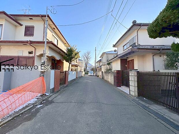 【前面道路】交通量の少ない前面道路ですので、小さなお子様がおられるご家庭でも安心してお住まいいただけます。