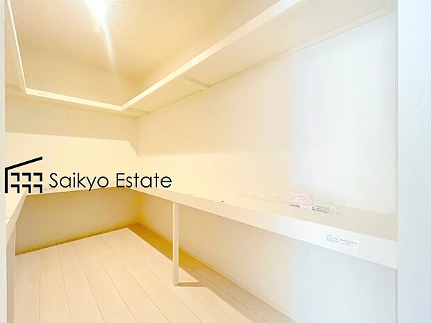 【パントリー【施工例】】大容量のパントリーですので、沢山の食料などが保管できます。備蓄倉庫としてはもちろん、調理道具の収納や家事室としてもお使いいただけます！