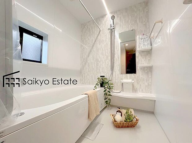 【浴室【施工例】】一日の疲れを癒してくれる一坪タイプの広々バスルーム♪雨の日のお洗濯にも大活躍な浴室暖房乾燥機付きです！
