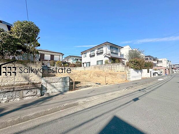 【現地写真】小学校まで徒歩約5分、中学校まで徒歩約3分でお子様が無理なく通える距離です。保育園、幼稚園も徒歩5分以内に多数あり、子育てファミリーには嬉しい環境です!