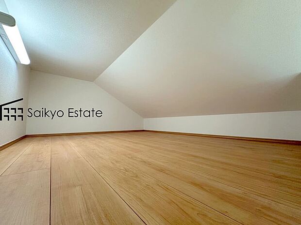 【ロフト(施工例)】お子様にも人気のロフト。季節の物やアウトドアグッズなどを収納して生活空間を広々としたスペースに!