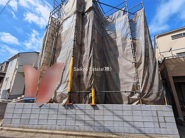 【現地写真】コンビニまで徒歩約5分、スーパーまで徒歩約10分など、周辺は商業施設が充実した暮らし便利な立地です！急なお買い物も安心です♪
