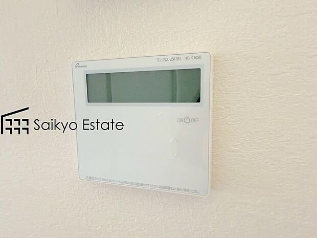 【床暖房】「リビング床暖房」は、空気を汚さずに室内を快適な温度に保ってくれます。お子様でも安心してつける事ができる暖房器具です。