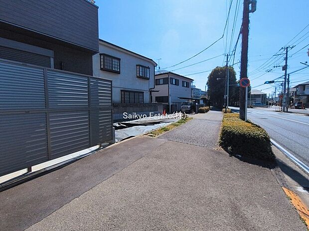 【前面道路】周辺は公共施設、医療施設など、生活をサポートする施設も揃い、落ち着いた住環境で子育てにも優しい暮らしやすいロケーションです!