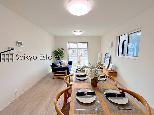 【リビング(施工例)】広々としたLDKは家具の配置など楽しめます!ダイニングテーブルとソファーを置いても余裕の広さです!