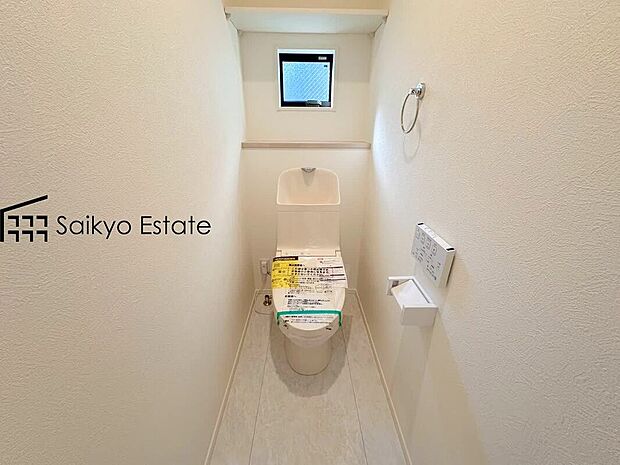 【ウォシュレット付トイレ】「温水清浄便座付きトイレ」は日々の生活を快適にしてくれます。毎日使う場所だからこそ、こだわりたいポイントですね。