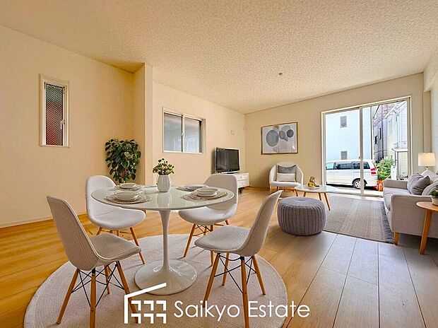 【リビング【施工例】】開放感と採光にこだわったLDKです。陽光いっぱいの空間で家族団らんの時間も増えそうですね！
