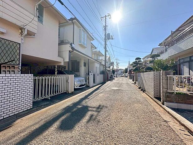 【前面道路】交通量の少ない前面道路ですので、小さなお子様がおられるご家庭でも安心してお住まいいただけます。