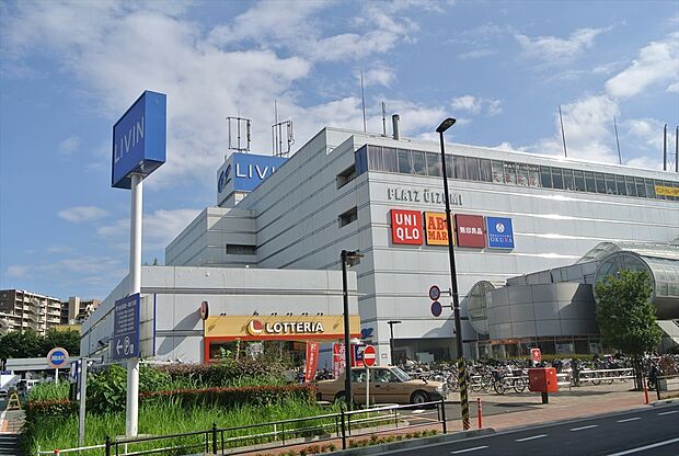 リヴィンオズ大泉店（約480m）