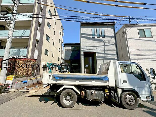 【現地外観】国が定めた住宅機能表示制度において6項目で最高等級を取得！耐震性に優れ、建物の劣化軽減や構造の安定、ホルムアルデヒド対策が施された確かな品質の住まいです！
