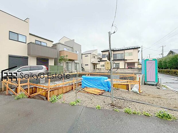 【現地写真】LDKゆとりの14帖！広々ルーフバルコニーのある3LDK！システムキッチンには家事の負担を軽減してくれる食洗機付き♪