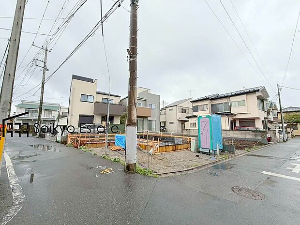 【前面道路】前面道路、幅員がございますので、駐車もスムーズに行えます！駐車が少し苦手なママさんでも安心ですね♪