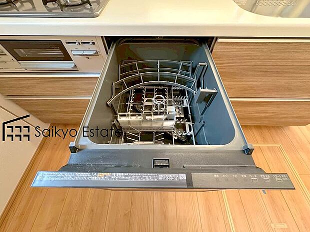 【食洗機】「ビルトイン食洗機」は手洗いよりも経済的で家計に優しく、家事の負担を軽減してくれるママの強い味方ですね。
