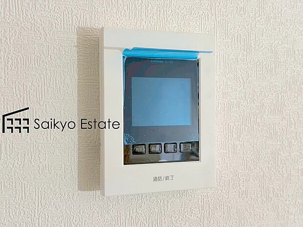 【TVモニター付きインターホン】「TVモニター付きインターホン」は、玄関に行かなくても誰が来たのか確認でき、お子様のお留守番も安心です。
