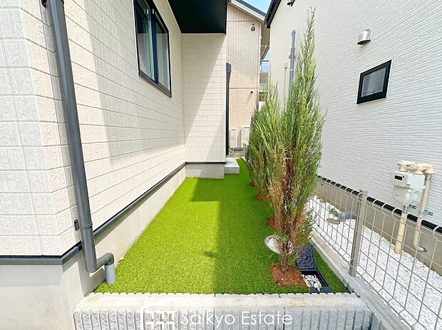 【庭】お庭のスペースもしっかりと確保。プランターにお花を植えれば明るいお庭になりますね。