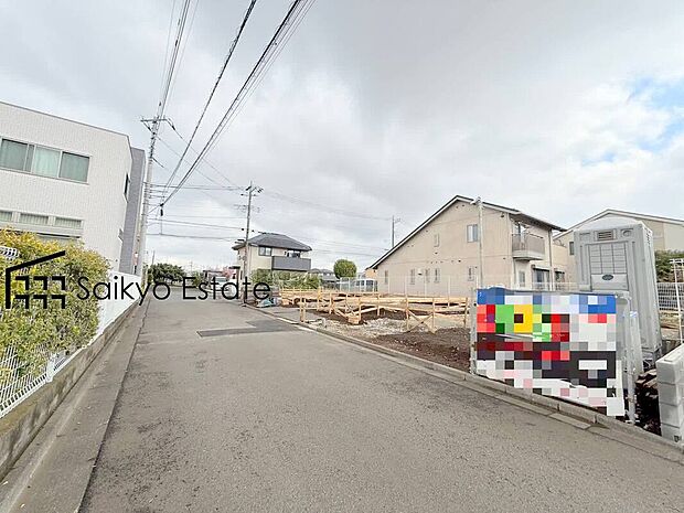 【前面道路】交通量の少ない前面道路ですので、小さなお子様がおられるご家庭でも安心してお住まいいただけます。