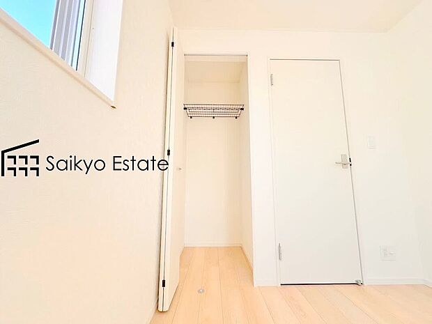 【収納【施工例】】クローゼット付きの居室は、洋服や荷物など仕分けができるので、お子様も整理整頓がしっかりできますね。