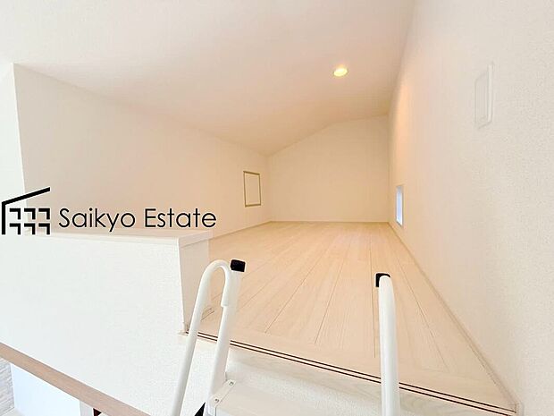 【ロフト【施工例】】ロフトは季節物や使用頻度の低い物の収納に重宝いたします。人目につかない空間なので、お好きなように物を保管できる便利なスペースです！