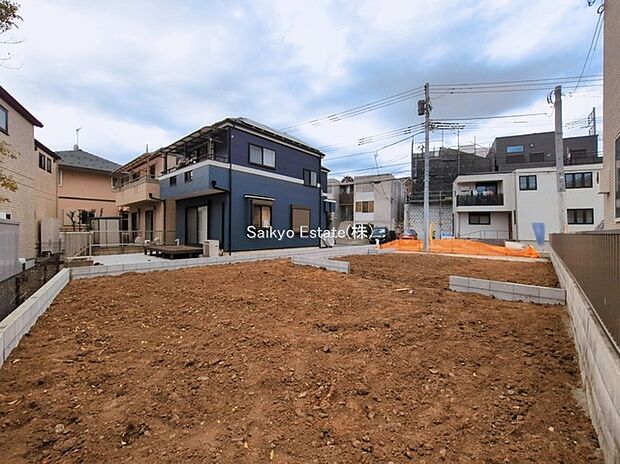 【現地写真】小学校まで徒歩約6分、中学校まで徒歩約9分でお子様が無理なく通える距離です。保育園や幼稚園も近くに多数あり、子育てファミリーには嬉しい環境です！
