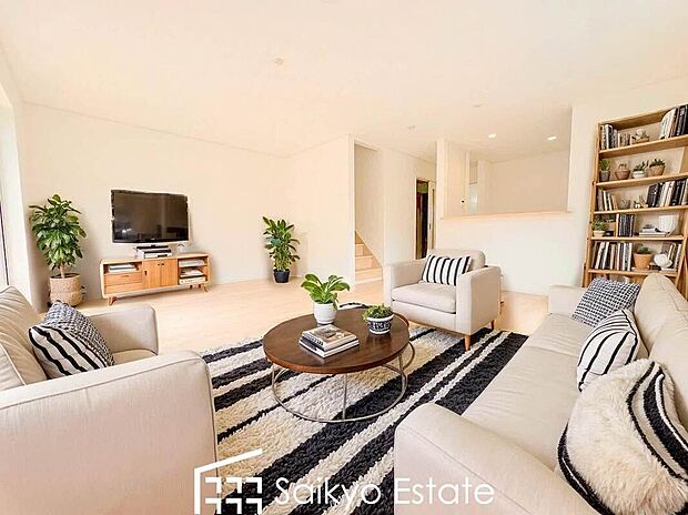 【リビング【施工例】】家族が集い、楽しい会話と美味しいごはん。何気ない家族団らんの時間が幸せに感じられる、そんな空間になりそうです。
