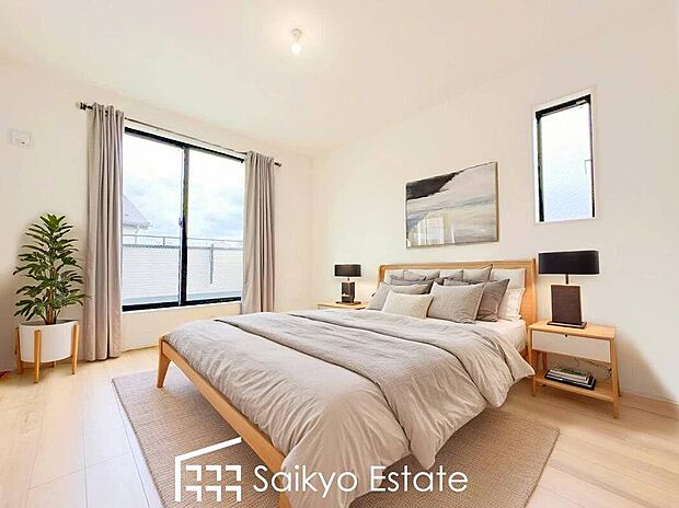 【洋室（施工例）】2面採光で明るく風通しも良好です！天気の良い日は是非窓を開けて空気の入れ替えをしてみるのはいかがでしょうか♪
