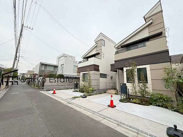 【前面道路】交通量の少ない前面道路ですので、小さなお子様がいらっしゃるご家庭でも安心してお住まいになれます。