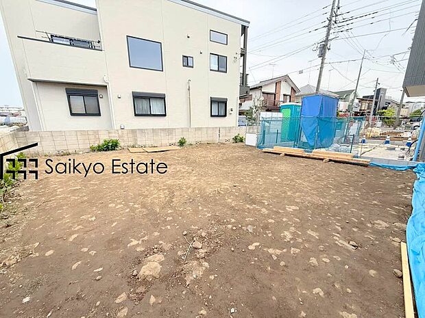 【現地写真】小・中学校、幼稚園や保育園などの教育施設が徒歩圏内、お子様を目の届く範囲で通学させることができ、家族に安心なロケーションです！