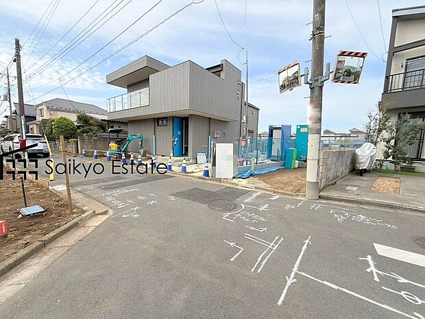 【前面道路】交通量の少ない前面道路ですので、小さなお子様がいらっしゃるご家庭でも安心してお住まいになれます。