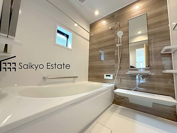 【浴室】一日の疲れを癒してくれる一坪タイプの広々バスルーム♪雨の日のお洗濯にも大活躍な浴室暖房乾燥機付きです!