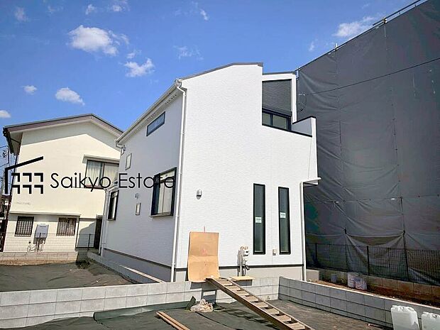【現地写真】LDKゆとりの14.95帖!収納付きの居室が3部屋!リビングとバルコニーのある2階に水回りが集約されているため家事動線良好です♪