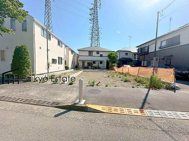 【現地写真】コンビニまで徒歩約6分、スーパーまで徒歩約7分など、周辺は商業施設が充実した暮らし便利な立地です!急なお買い物も安心です♪